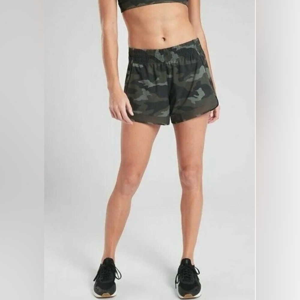 Athleta Camo Printed Mesh Racer Run Mid Rise 4” Short, Size M
